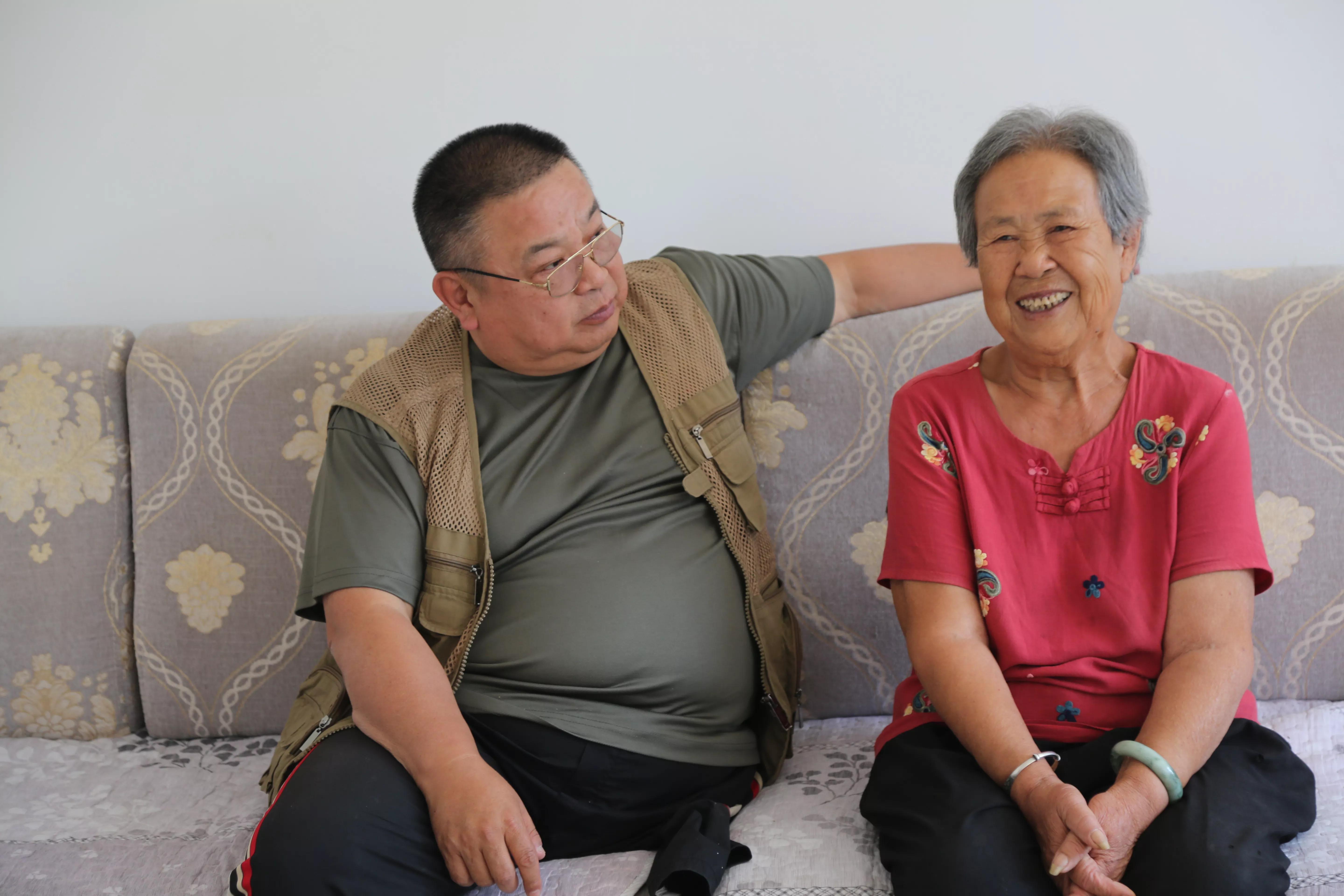 对越参战军人的最新动态，日常趣事与家的温暖纽带