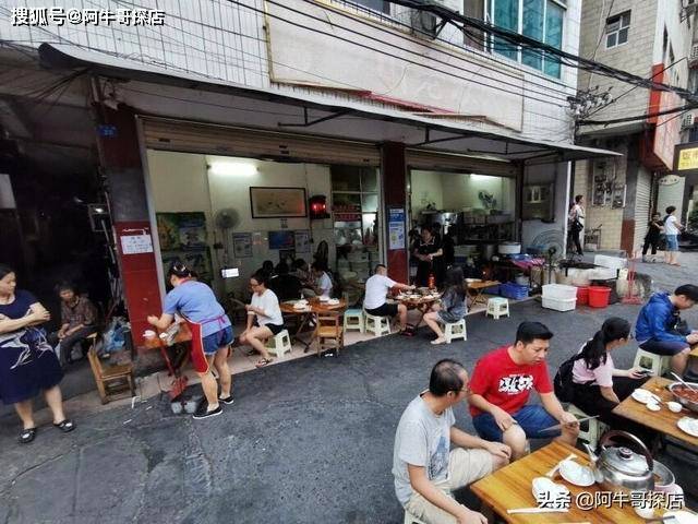 歼20最新视频揭秘，小巷深处的特色美食小店探索