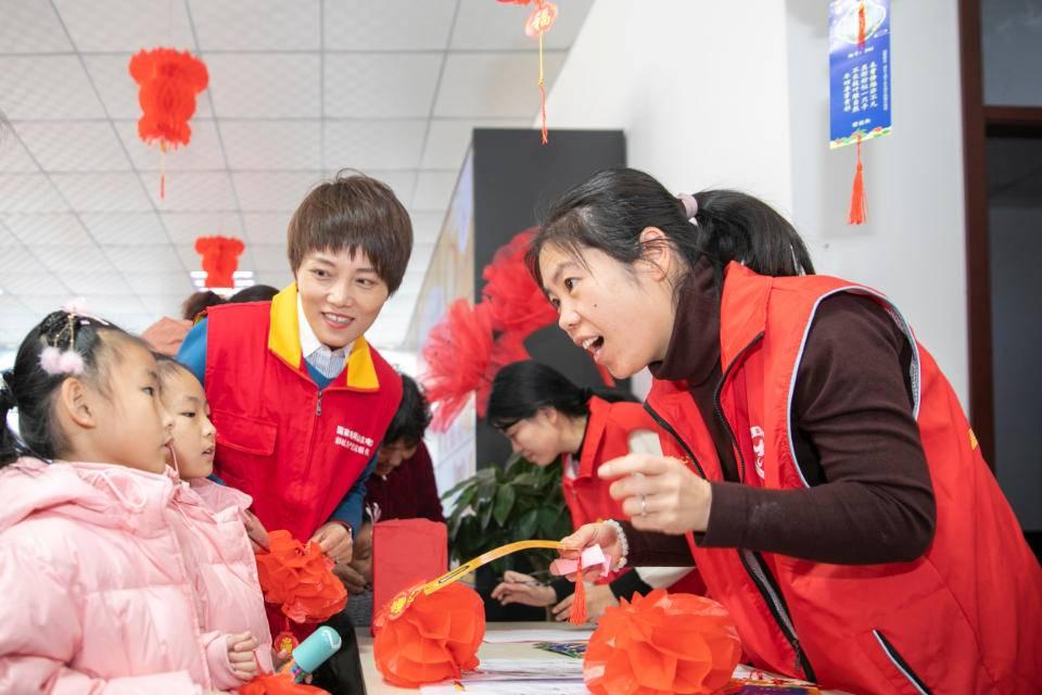 彩虹世界最新版探索变化，自信成就梦想之旅