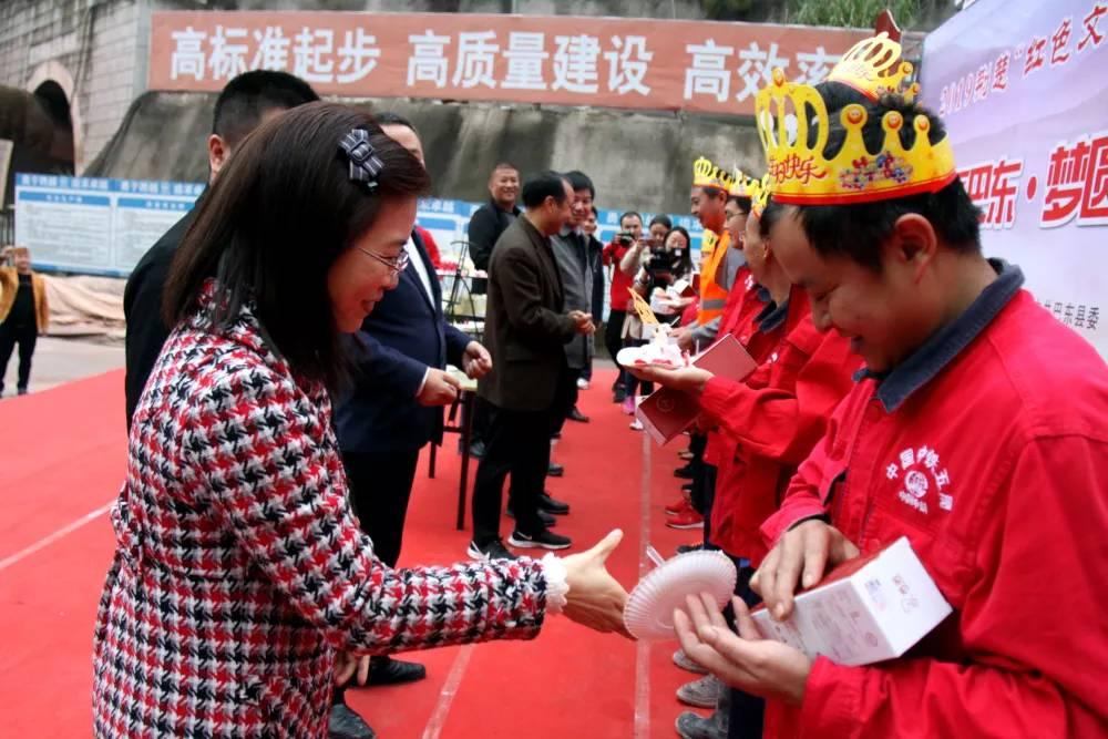中国高铁路，速度与激情的新时代篇章