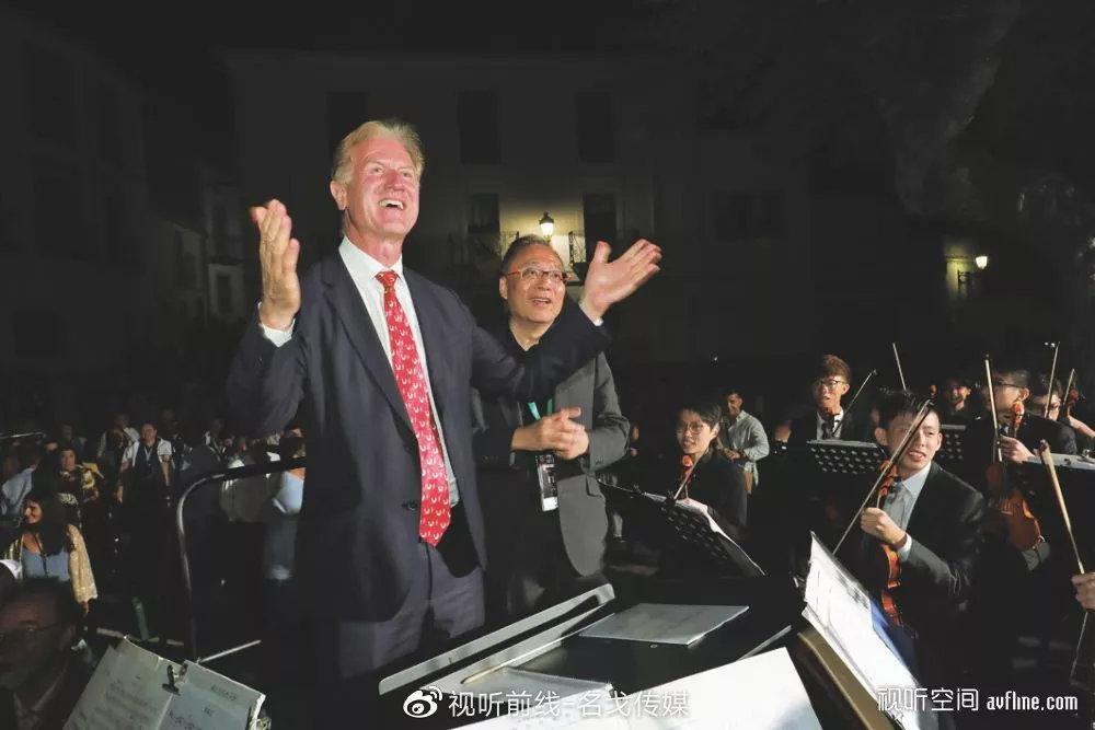 开学时间调整最新消息，小乐的冒险与重逢时刻