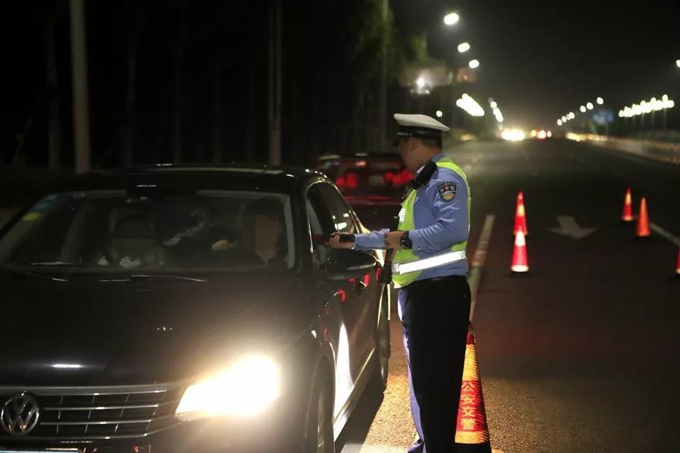 中秋节最新歌曲，赏月之夜的歌声陪伴！